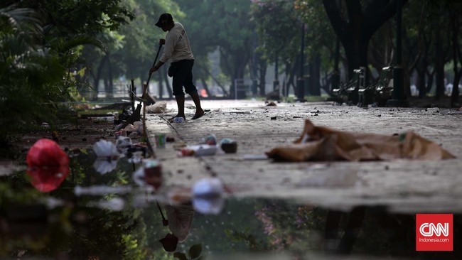 Gubernur DKI Jakarta Basuki Tjahaja Purnama menyetujui keputusan Kementerian Lingkungan Hidup dan Kehutanan yang memberlakukan aturan plastik berbayar.
