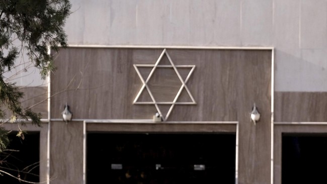 Kelompok ultranasionalis Turki berdemo didepan sinagog utama di Istanbul, mengecam aksi pembatasan akses masuk bagi peziarah ke Masjid Al-Aqsa oleh Israel.