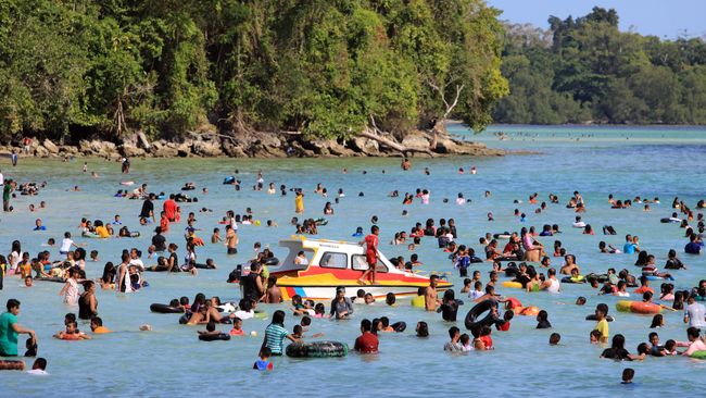 Pasar Salamoeli Ambon terus menciptakan atraksi menarik untuk menggaet minat wisatawan mancanegara.