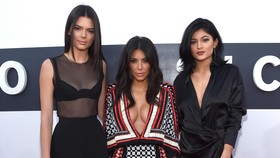 Foto Bugil Kim Kardashian Buat Penjualan Bikini Melonjak