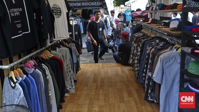 Distro jadi pilihan ideal yang tak pernah mati saat berburu baju produksi lokal dengan harga terjangkau, termasuk jadi pilihan Jokowi beli jaket.