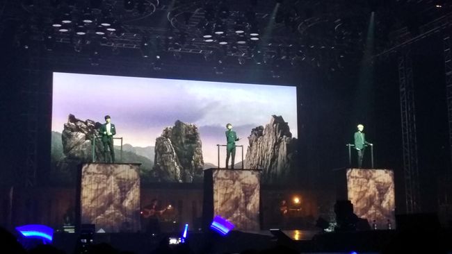 “Kalau suatu hari saya menikah dengan salah satu Elf, saya ingin mengunjungi Surabaya, atau bahkan berlibur ke Lombok," kata Ryeowook.