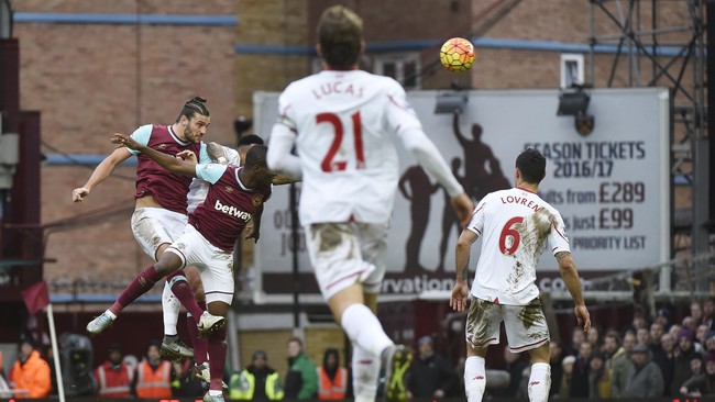 Liverpool tak mampu berkreasi sama sekali untuk membongkar lini pertahanan West Ham United dan pada akhirnya menyerah kalah 0-2.