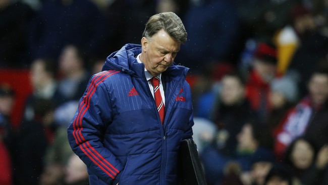 Mantan bos Manchester United, David Moyes, menilai sebaiknya Louis van Gaal tak dipecat dari jabatannya menyusul performa buruk tim Setan Merah.
