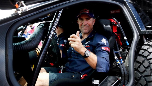 Pereli unggulan tim Peugeot di Reli Paris Dakar menghadapi ancaman hukuman akibat melanggar aturan pengisian bahan bakar.
