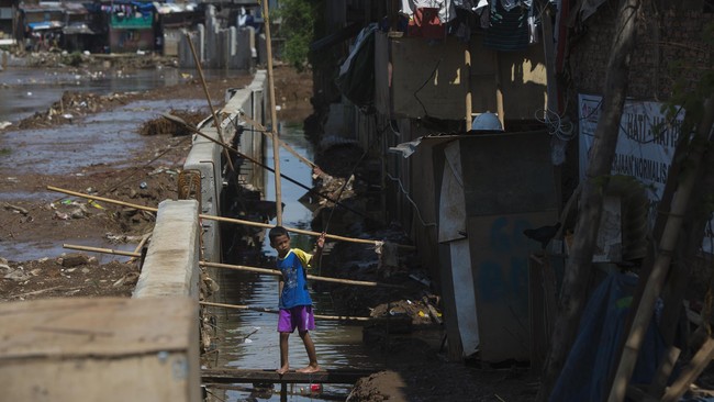 Gubernur DKi Jakarta Basuki Tjahaja Purnama mengatakan keberadaan pompa permanen bisa benar-benar mengurangi bahkan mencegah banjir di Kampung Pulo.