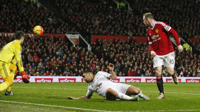 Menurut mantan penyerang MU, Andy Cole, Wayne Rooney harus mempertimbangkan masak-masak kecocokan menjadi seorang ujung tombak.
