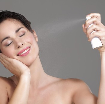 3 Face Mist untuk Kulit Fresh dan Glowing yang Bisa Dibuat di Rumah