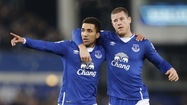 Manajer Everton Roberto Martinez menuntaskan laga ke-100 di Liga Inggris bersama Everton dengan kemenangan 3-0 atas Newcastle United.