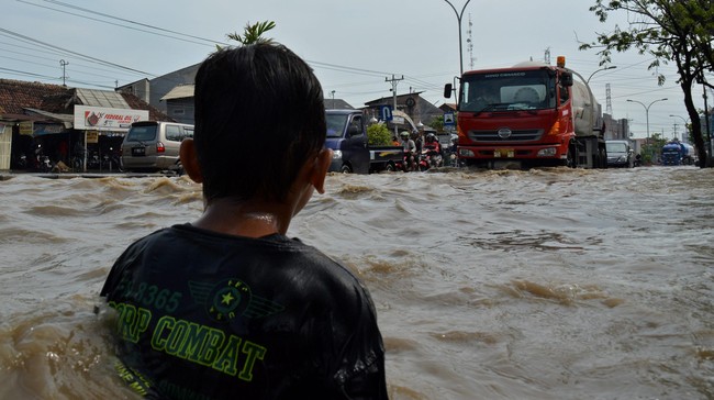 Badan Penanggulangan Bencana Daerah (BPBD) menyatakan banjir terjadi disebabkan hujan deras yang terus mengguyur Sumatera Barat sejak Minggu (7/2).