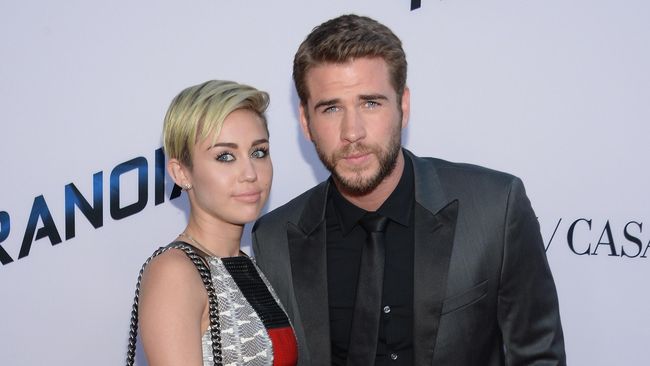 Miley Cyrus mengakrabkan diri dengan Elsa Pataky, istri calon kakak iparnya, Chris Hemsworth. Mereka berwisata belanja di Australia.