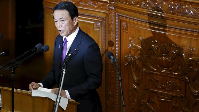Taro Aso menimbulkan kontroversi setelah dirinya menganggap politikus Jepang bisa mengikuti cara Hitler yang bisa mencapai tujuan politik dengan cara apapun.