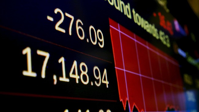 Indeks saham Dow Jones turun 0,1 persen, sedangkan S&P 500 dan NAsdaq masing-masing menguat 0,03 persen dan 0,24 persen.