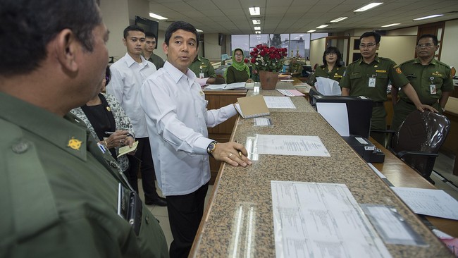 Sejauh ini Kemen PAN-RB menilai peran ASN dalam roda birokrasi masih banyak digunakan sebagai mesin politik untuk memengaruhi masyarakat.