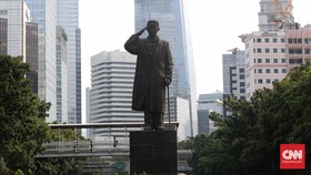 Polisi Selidiki Pelaku Corat-Coret Patung Jenderal Sudirman Jakarta