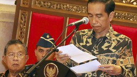 Jokowi: Industri Keuangan Syariah Penangkal Kelesuan Ekonomi