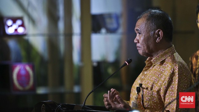 Komisi Pemberantasan Korupsi akan berkoordinasi dengan pihak terkait untuk mencabut paspor milik mantan petinggi Grup Lippo Eddy Sindoro. 