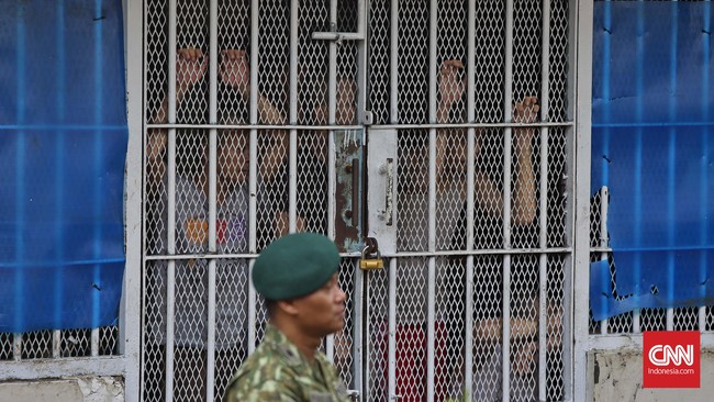 Kemenkumham mengajukan proposal itu ke Komisi III DPR. Tak cuma membangun lapas baru, dana itu juga ditujukan untuk renovasi dan penambahan sarana.