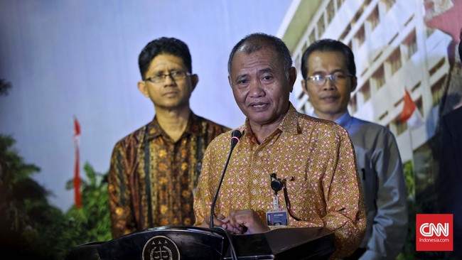 Kelima pimpinan KPK tiba di Komisi Yudisial sekitar pukul 10.45 WIB. Mereka kemudian melakukan pertemuan tertutup dengan petinggi KY.