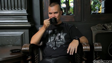img-title Penolakan dan Respons Santai Ahmad Dhani Saat Jerinx Ngegas di WA