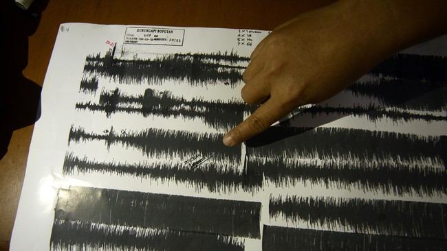 Gempa berkekuatan magnitudo 5,3 mengguncang wilayah Kabupaten Agam, Sumatera Barat, Minggu (12/9).