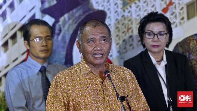 DPR dapat mendukung dan memperkuat KPK dengan merevisi KUHP, KUHAP serta Undang-Undang Tindak Pidana Korupsi dan Perampasan Aset.