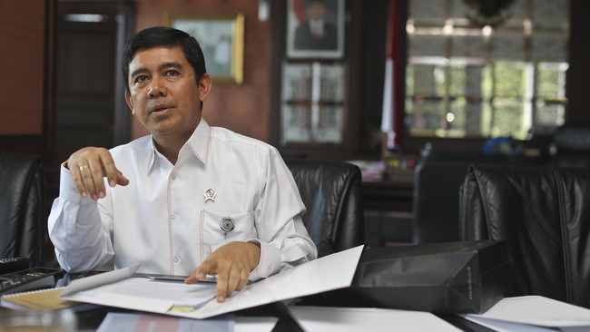 Yuddy membantah telah menginstruksikan permohonan fasilitasi untuk koleganya, Wahyu Dewanto, dalam kunjungan ke Sydney beserta lima anggota keluarganya.