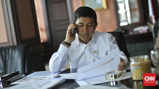 Menpan RB Yuddy Chrisnandi meminta para guru honorer K2 untuk mengikuti mekanisme seleksi CPNS sesuai dengan kebijakan pemerintah.