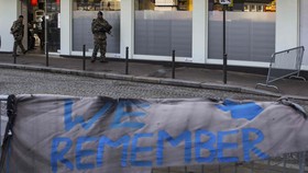 Setahun Tragedi Charlie Hebdo, Warga Perancis Terpecah