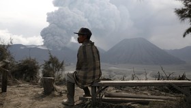 Gunung Bromo Terus Bergemuruh