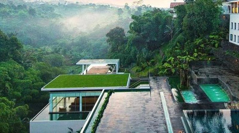 Ketika mengunjungi Bandung untuk liburan, banyak orang biasanya bingung menentukan lokasi menginap.