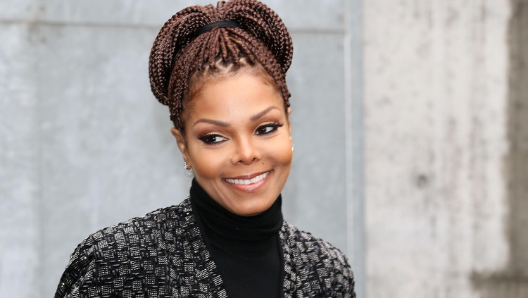 Janet Jackson Selain Alanis Morissette, ternyata ada penyanyi dunia lainnya yang juga hamil di atas 40 tahun, bahkan saat 50 tahun lho, Bun.