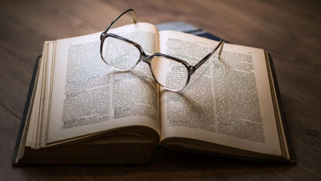 Ketelanjangan Yang Menarik Pembaca Buku