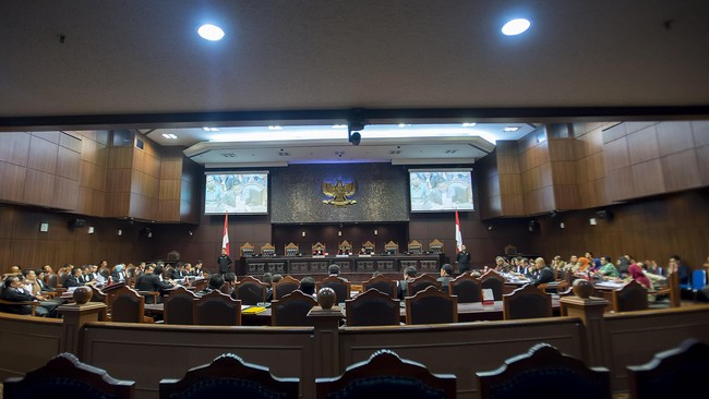 Meski berstatus kader PPP, pemohon dianggap tidak punya kedudukan untuk mengajukan uji materi soal pasal perselisihan internal parpol.