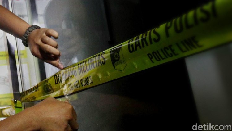 Polisi Segel Garis polisi dilarang melintas..Grandyos Zafna//ilustrasi/detikcom