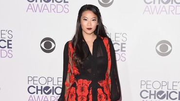 img-title Jadi Korban Rasisme, Bintang Teen Wolf Akui Diancam Bakal Dibunuh