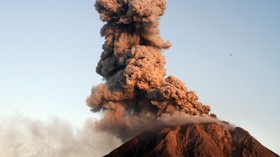 Sinabung Terus Erupsi, BNPB Kucurkan Bantuan Rp356 Miliar