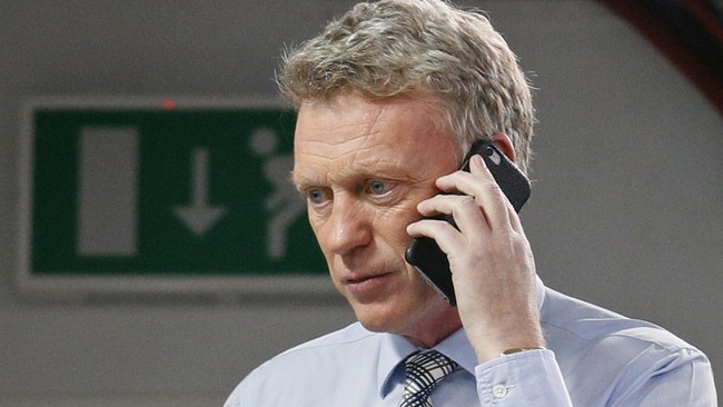 David Moyes tak melontarkan ejekan untuk Louis van Gaal yang kini sedang disoroti media. Tapi ia justru bersimpati dengan manajer asal Belanda itu.