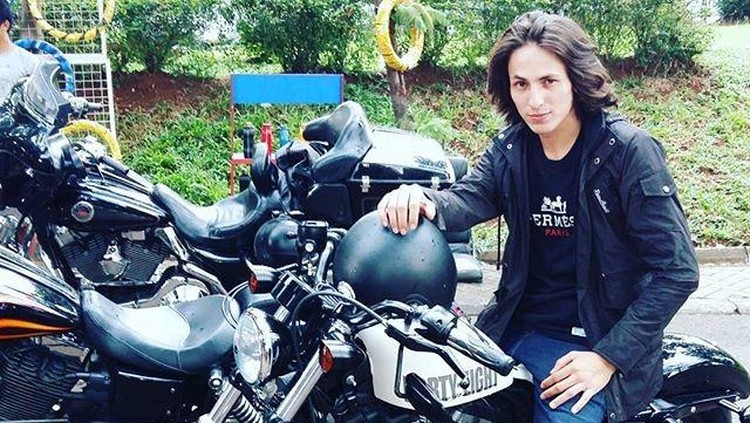 Pesinetron Dylan Carr sudah siuman dari operasi yang dijalaninya karena kecelakaan mobil.