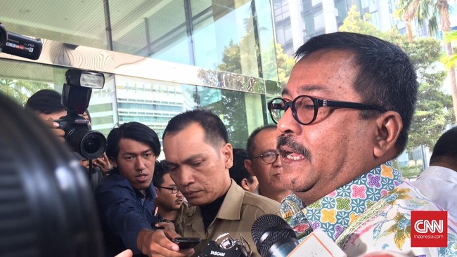 Pengacara adik Ratu Atut, Wawan, menuding Rano Karno menerima duit Rp1,5 miliar dari kliennya tanpa tahu motifnya.