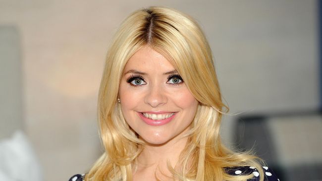 Majalah khusus pria dewasa For Him Magazine (FHM) menerbitkan edisi pamungkasnya, hari ini, Jum’at (8/1) dengan menampilkan model Holly Willoughby.