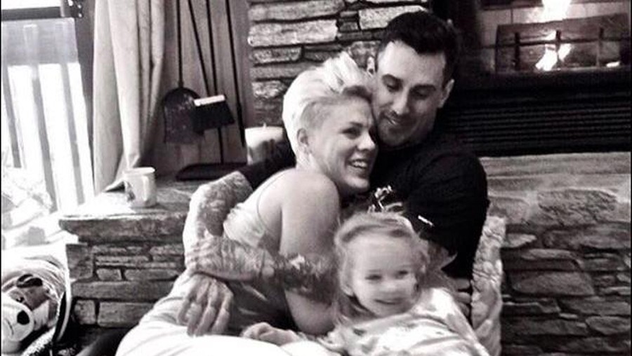 Pink dan Carey Hart