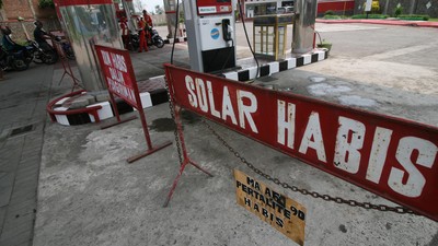 Kelangkaan Solar Terjadi di Bali, Antrean Kendaraan Mengular di SPBU