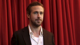 Ryan Gosling Belajar Terbang demi ke Bulan