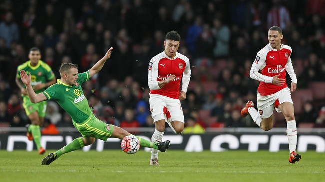 Arsenal lolos ke babak empat Piala FA setelah menaklukkan tim tamu Sunderland dengan skor 3-1, Sabtu (8/1).