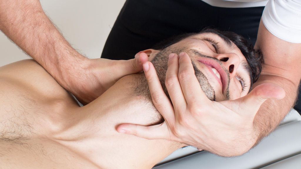 Terapi Chiropractic Bisa Picu Stroke? Ini Penjelasannya
