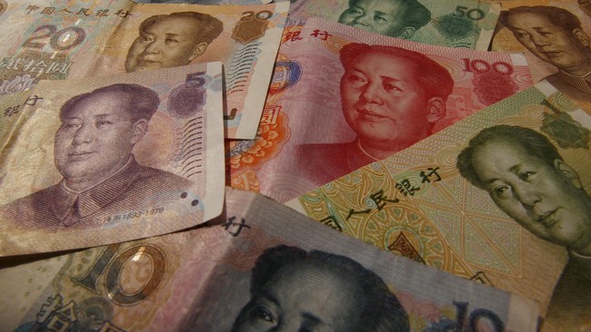 Bank Sentral China menetapkan nilai tukar yuan sebesar 6,967 per dolar AS. Titik ini merupakan yang terendah sejak satu dekade terakhir.