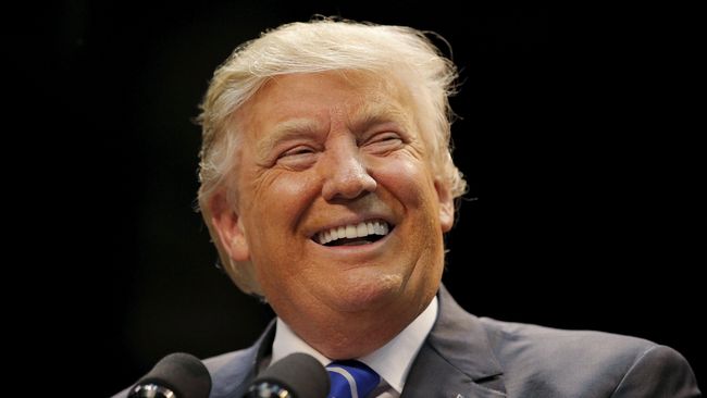 Trump Mulai Kampanye Pilpres AS 2020, Janjikan Ekonomi Kuat Donald Trump akan memulai kampanye di Orlando, Florida yang menjadi salah satu kantung suaranya. Dia menyatakan tiket kampanye sudah ludes.