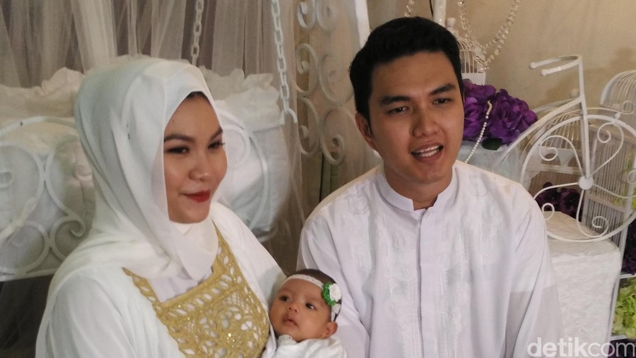 Aldi Taher dan istri menggelar akikah putri pertamanya