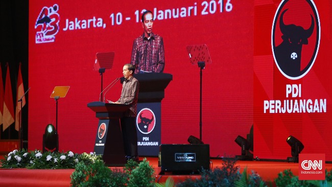 Awalnya, Jokowi memekikkan salam perjuangan bangsa, "Merdeka!" tiga kali ketika mengawali pidato sambutannya dalam acara Rakernas I PDIP.